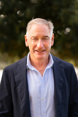 <b>Tony Thorne</b>